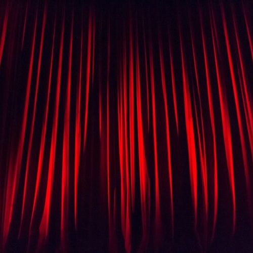 stage-curtain-660078_1920